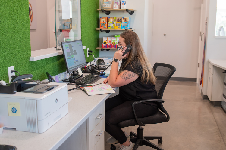 receiptionist-booking-appointments.png